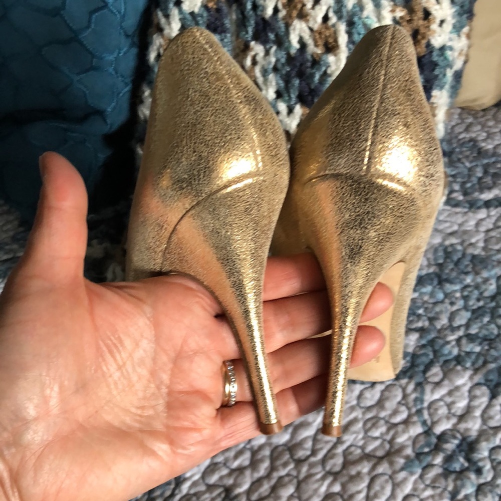 Kate Spade Women's Larisa Dress Pump, Gold Lame 8.5B - Picture 4 of 12